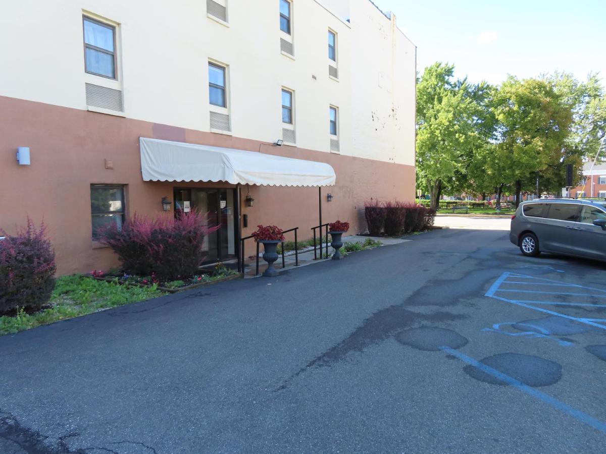St Charles Hotel Downtown Hudson Exterior foto